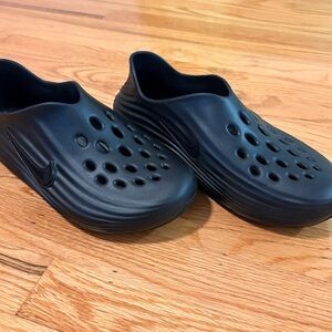 Women’s Nike ReactX Rejuven8
Recovery Slides Triple Black
Original box